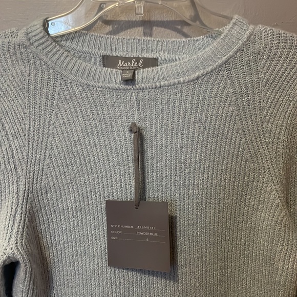 light blue sweater - Picture 3 of 4